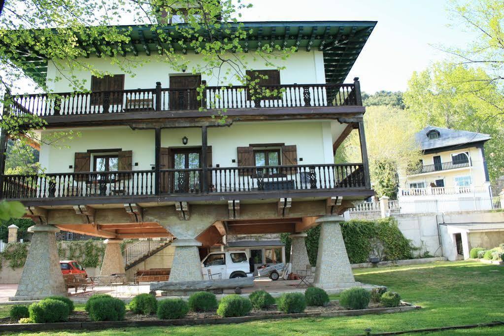 El Horreo Apartment Miraflores de la Sierra Bagian luar foto