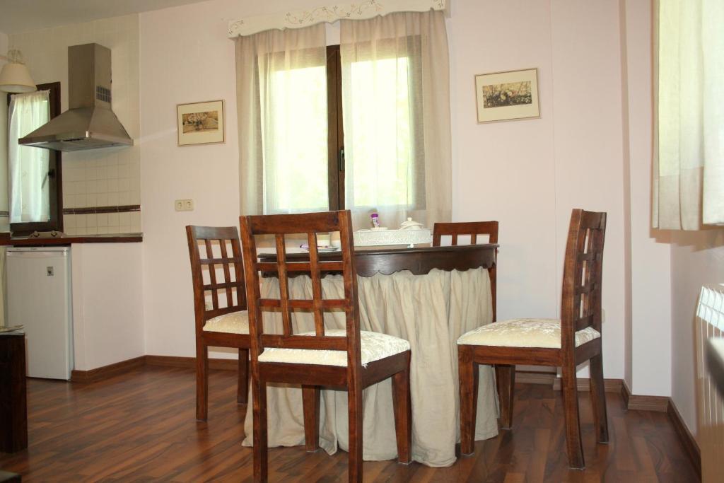 El Horreo Apartment Miraflores de la Sierra Ruang foto